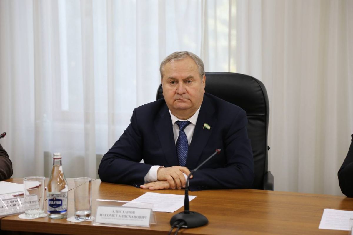 Руслан Гагиев провел первое заседание Совета Народного Собрания РИ восьмого созыва Руслан Гагиев провел первое заседание Совета Народного Собрания РИ восьмого созыва