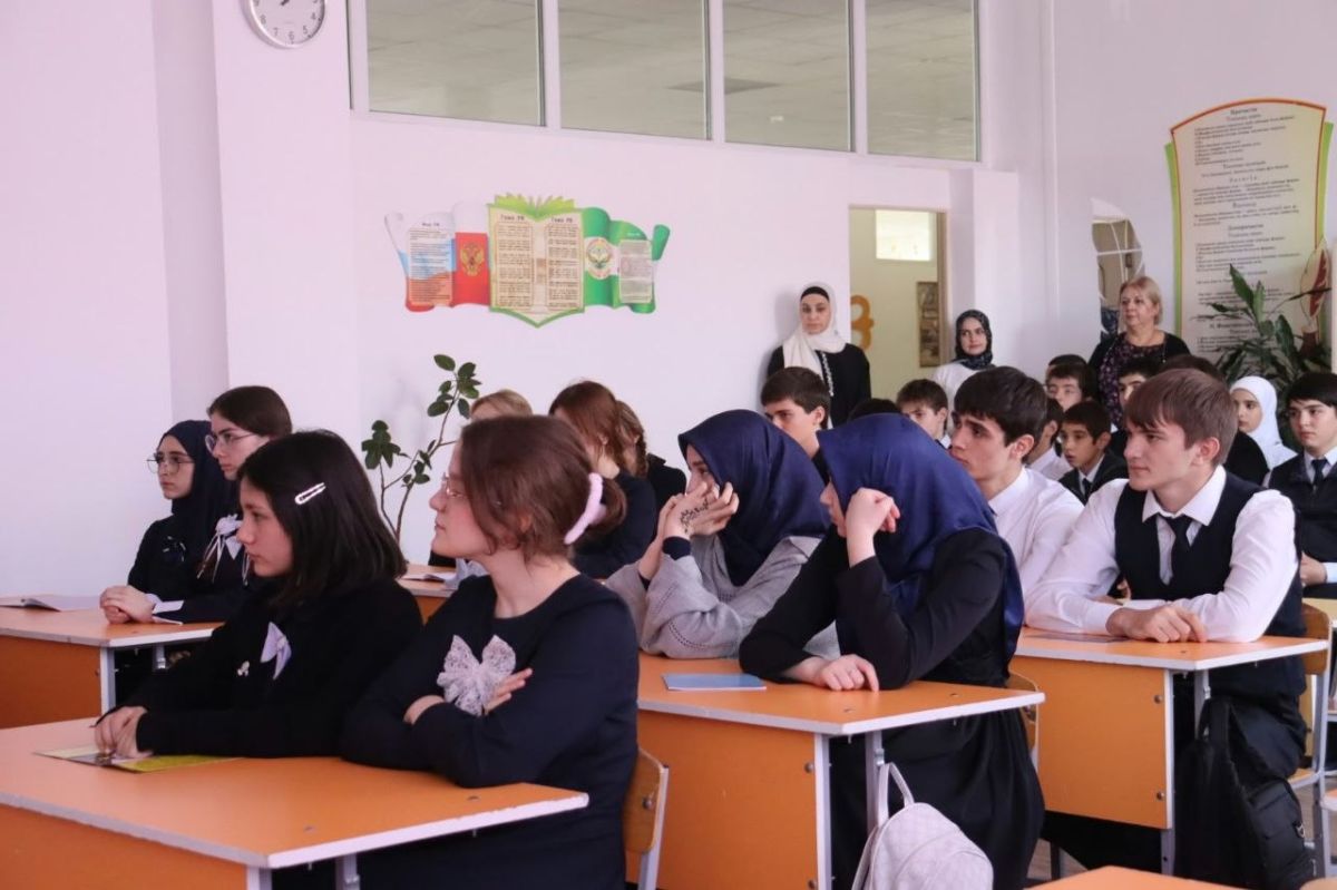 В целях предупреждения правонарушений и защиты здоровья несовершеннолетних, администрация города организовала серию профилактических встреч с учениками городских школ В целях предупреждения правонарушений и защиты здоровья несовершеннолетних, администрация города организовала серию профилактических встреч с учениками городских школ