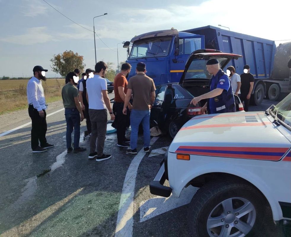 В 14:11 по мск 18.10.2026 года в Центр обработки вызовов «Служба 112» поступило сообщение о дорожно-транспортном происшествии по автодороге Сунжа-Нестеровская