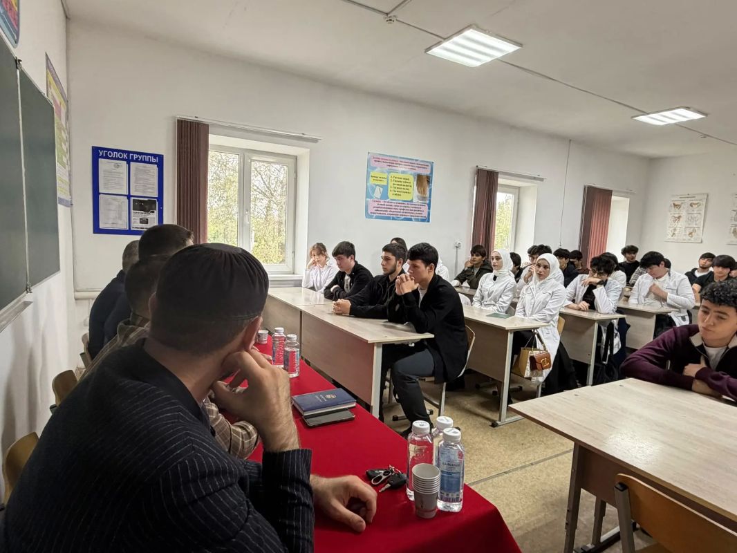 Сотрудники следственного управления провели профилактическую встречу со студентами Сотрудники следственного управления провели профилактическую встречу со студентами