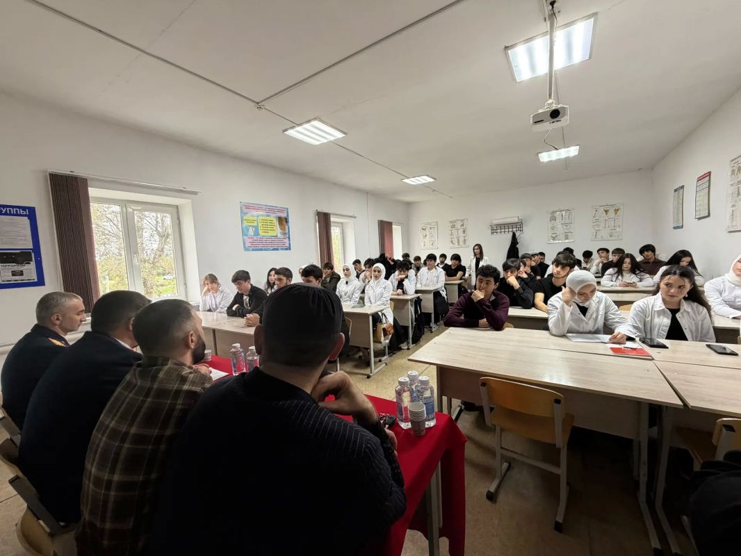Сотрудники следственного управления провели профилактическую встречу со студентами Сотрудники следственного управления провели профилактическую встречу со студентами